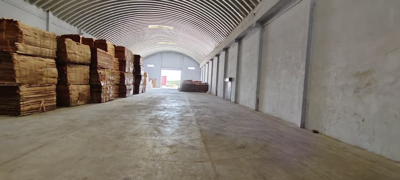 Clear-span warehouse space