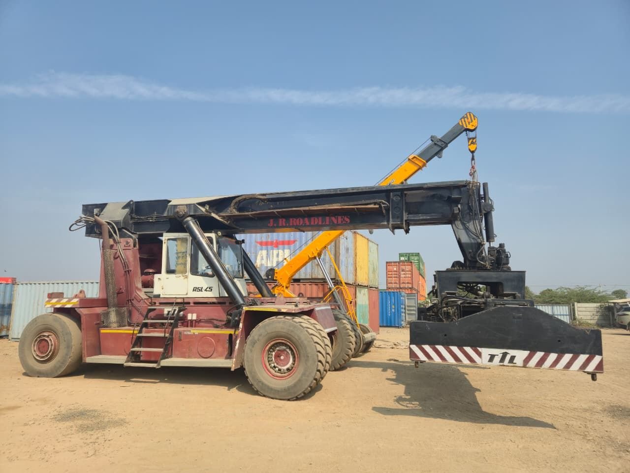Loading bagged cargo at the weighbridge